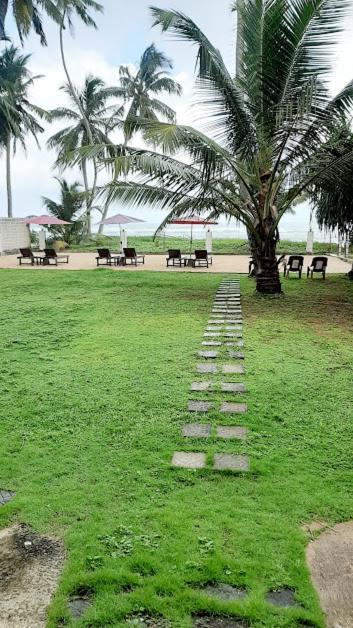 Akurala Beach Boutique Resort ภายนอก รูปภาพ
